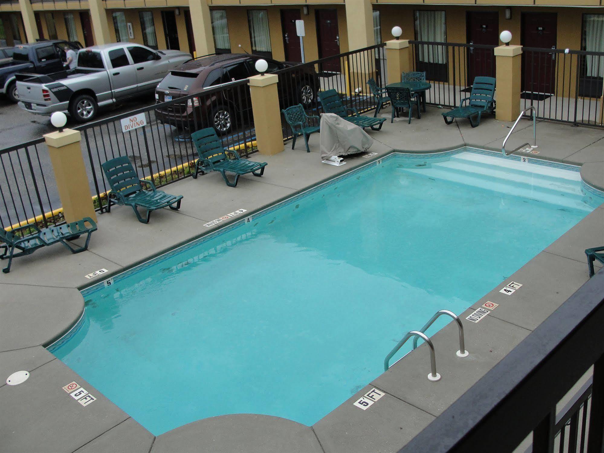 Executive Inn Opp Exterior photo
